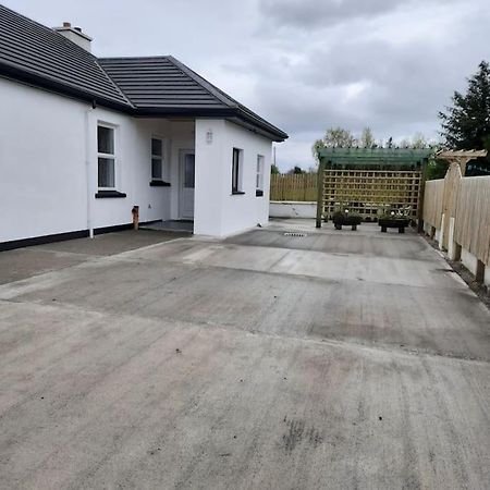 Cheerful Three Bedroom Country Cottage Ballina  Extérieur photo