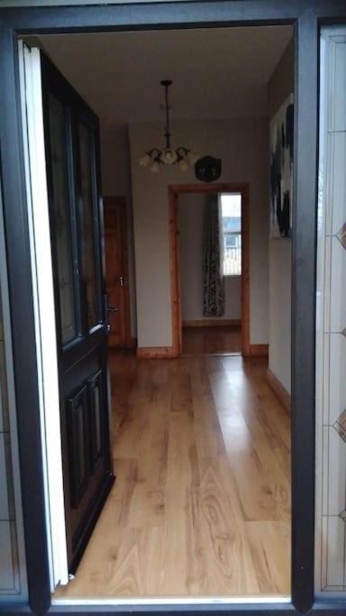 Cheerful Three Bedroom Country Cottage Ballina  Extérieur photo