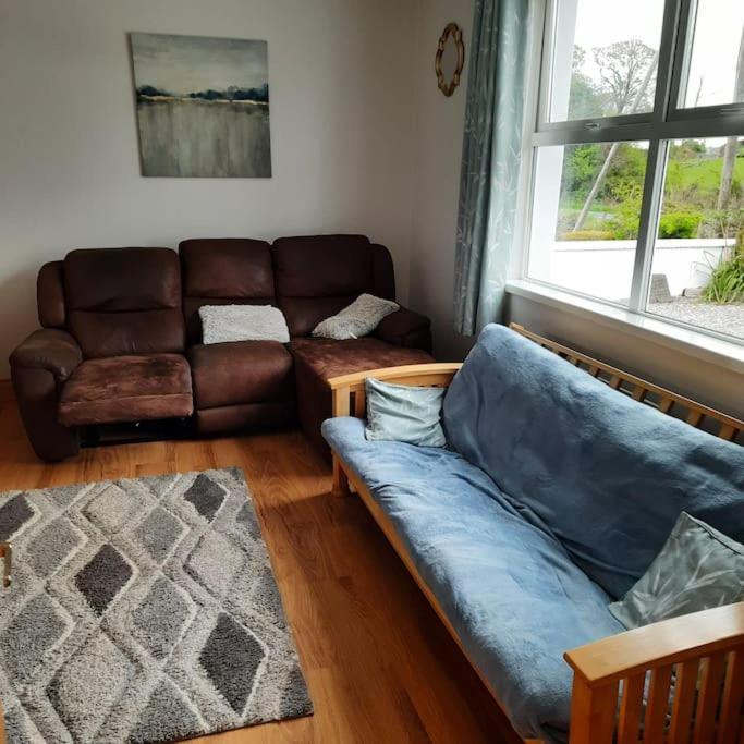 Cheerful Three Bedroom Country Cottage Ballina  Extérieur photo