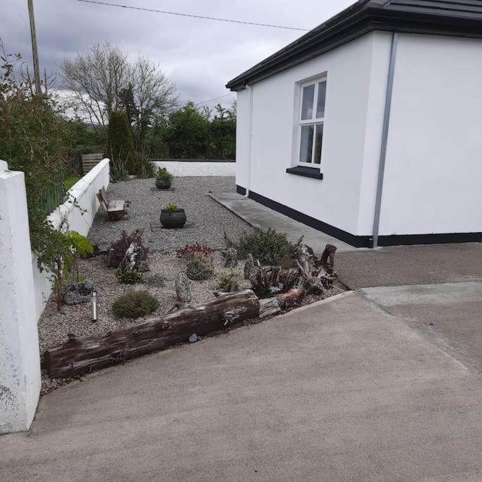 Cheerful Three Bedroom Country Cottage Ballina  Extérieur photo